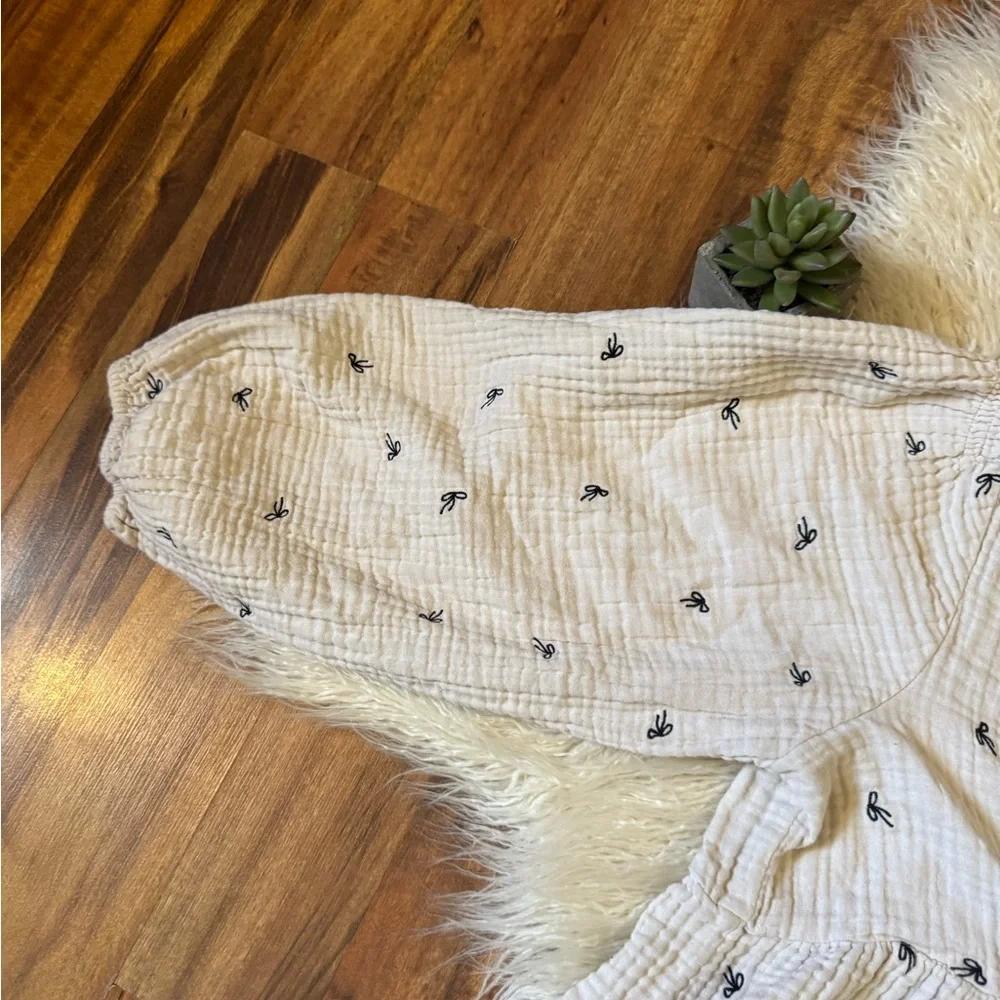 Madewell Lightspun Peplum Wrap Top in Tiny Bows - Picture 4 of 7